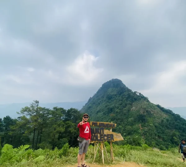 TREKKING GUNUNG BUTIK BOGOR TIMUR