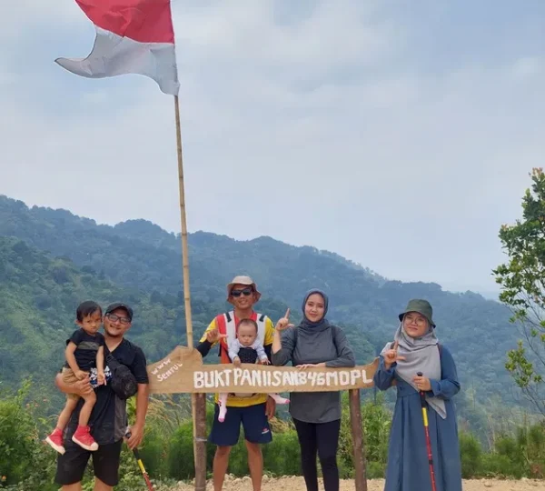 Trekking Bukit Paniisan